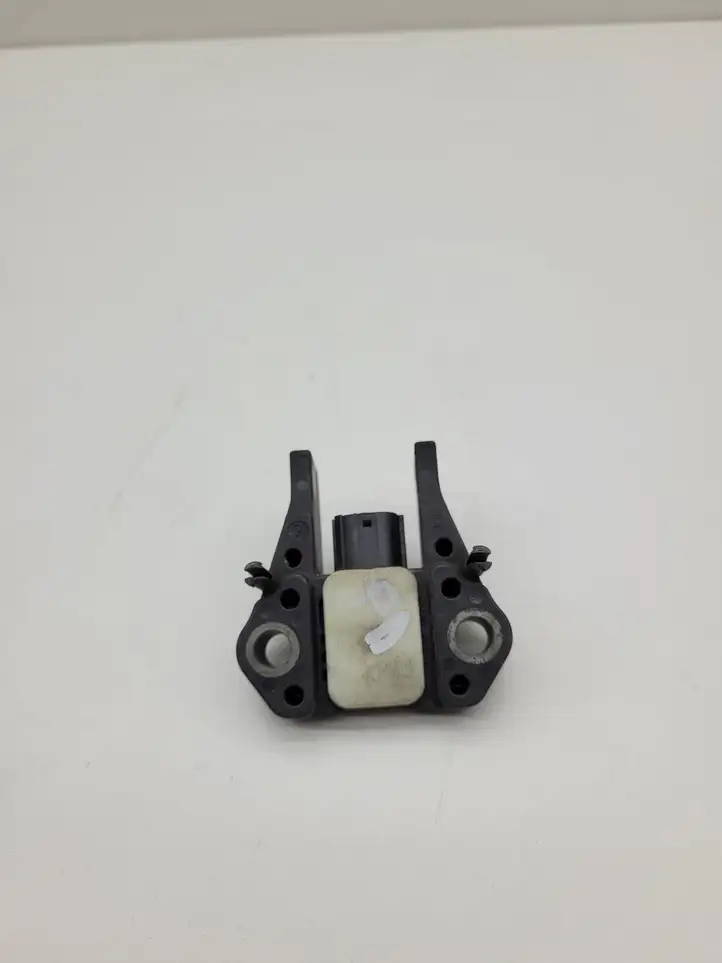 Lexus IS 220D-250-350 (2005 - 2010) 8917353040 Датчик удара SRS — фото 2