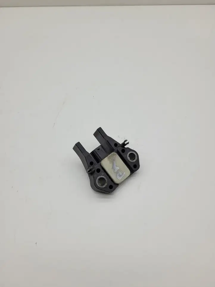 Lexus IS 220D-250-350 (2005 - 2010) 8917353040 Датчик удара SRS — фото 2