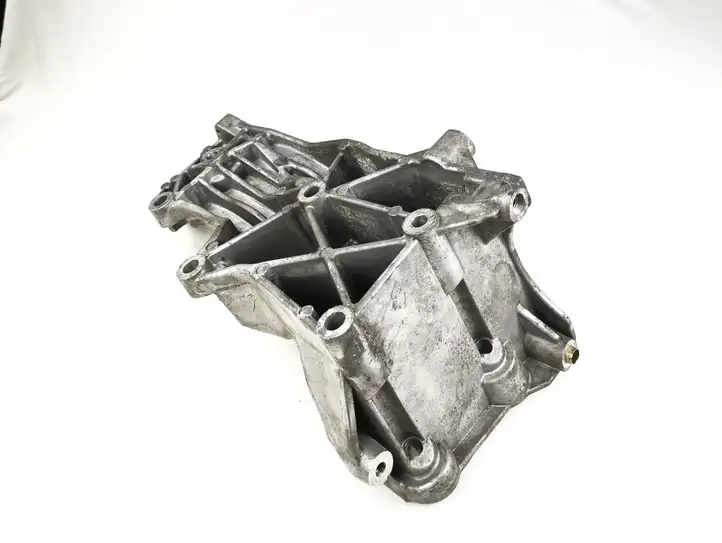 Audi A4 S4 B6 8E 8H (2000 - 2006) 06b903143l Кронштейн двигателя — фото 4