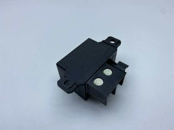 BMW 5 F10 F11 (2009 - 2016)  7661503 Узел подключения плюсовых проводов