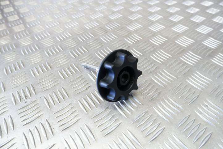 Lexus GS 250 300 350 300h 450h (2015 - 2020)  5193153030 Крепежный винт (запасное колесо)