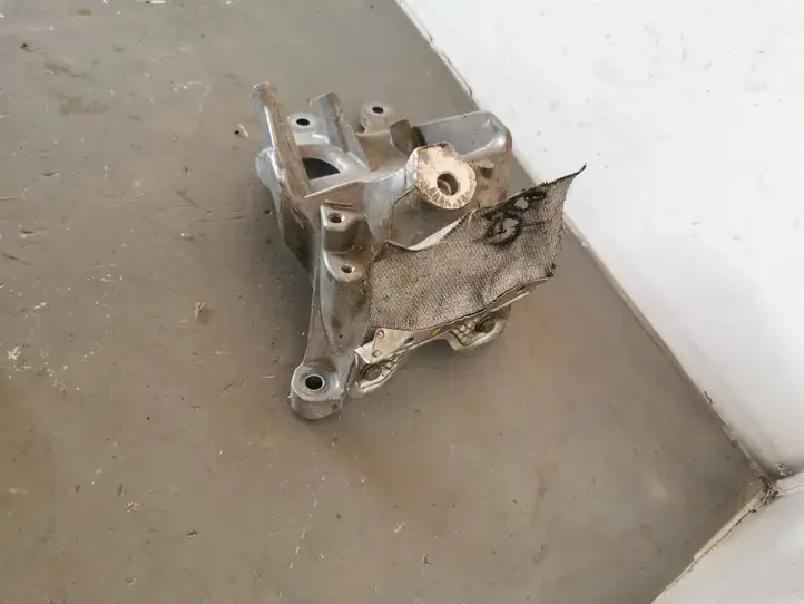 Audi A4 S4 B9 (2015 - 2019) 4H0199308BM Кронштейн двигателя — фото 1