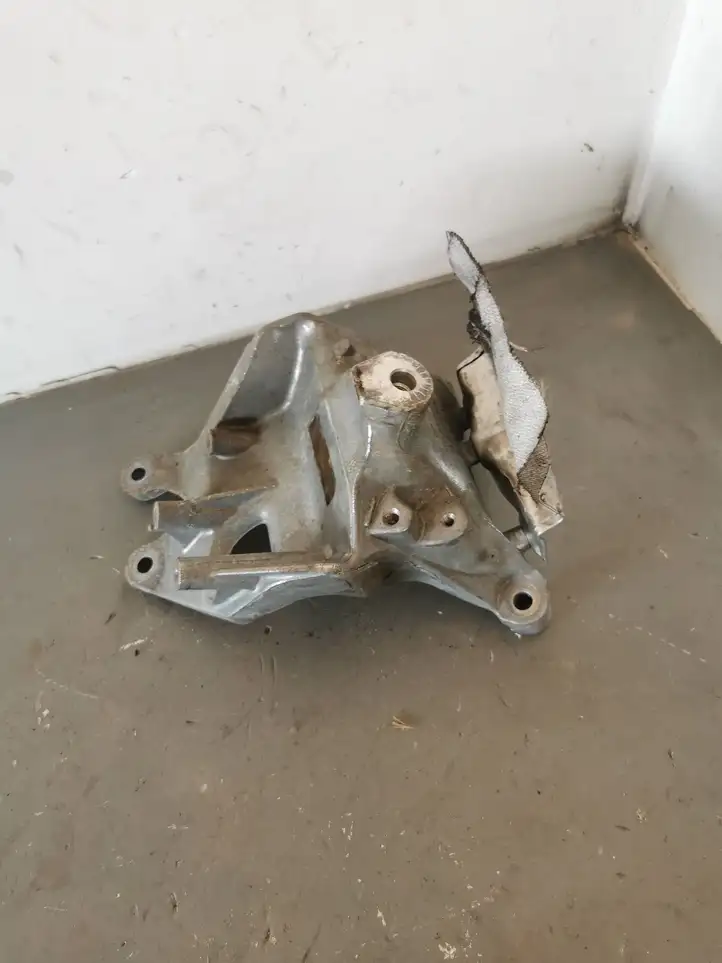 Audi A4 S4 B9 (2015 - 2019) 4H0199308BM Кронштейн двигателя — фото 5
