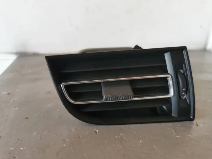 Porsche Macan (95B) (2019 - ) 95b819701j Воздушная решетка панели — фото 4