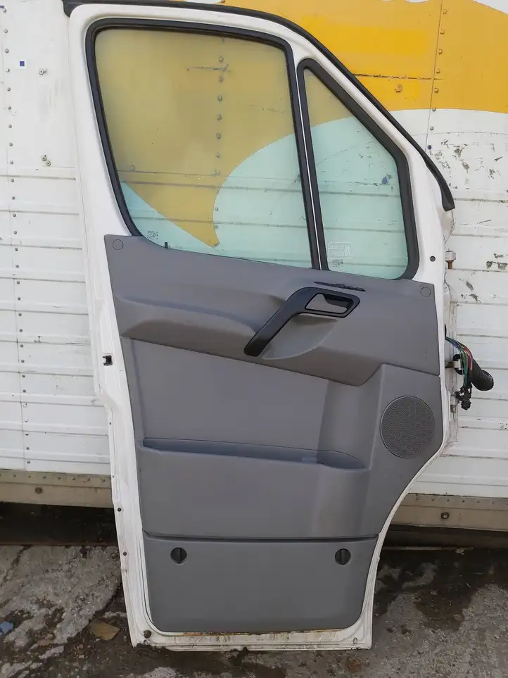 Volkswagen Crafter (2006 - 2016) Дверь — фото 2