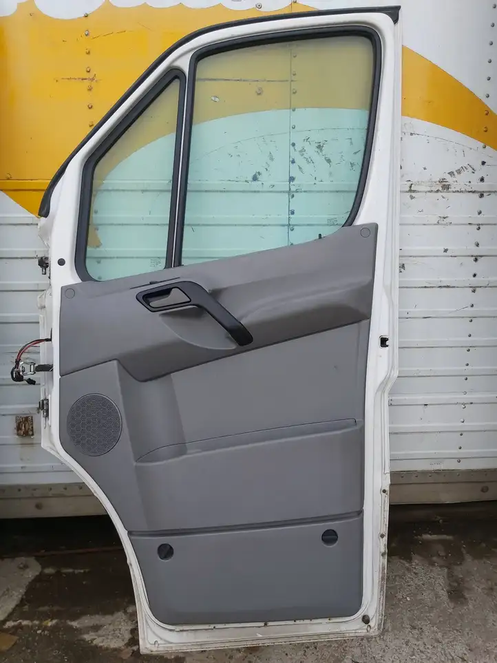 Volkswagen Crafter (2006 - 2016) Дверь — фото 3