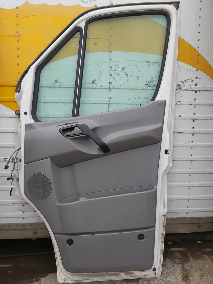 Volkswagen Crafter (2006 - 2016) Дверь — фото 2