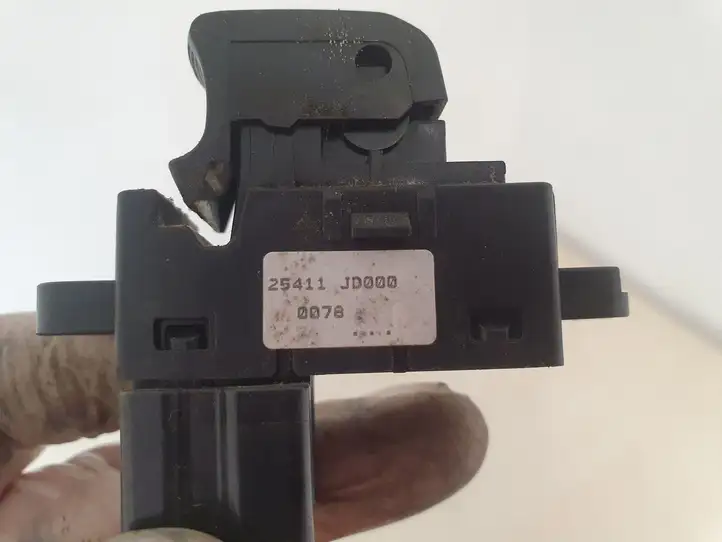 Nissan Qashqai (2006 - 2010) 25411JD000 Блок кнопок стеклоподъемников — фото 2