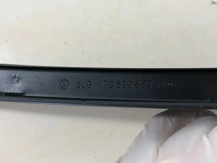 Volkswagen Touran I (2003 - 2010) 1T0839889 Накладка стекла задней двери — фото 2