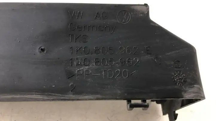 Volkswagen PASSAT B6 (2005 - 2010) 1K0805962E Детали воздухозаборника — фото 3
