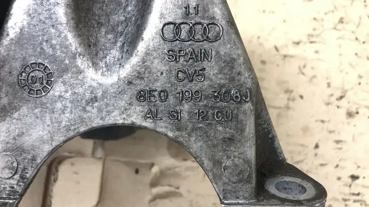 Audi A6 S6 C5 4B (2001 - 2004) 8E0199308J Кронштейн двигателя — фото 3