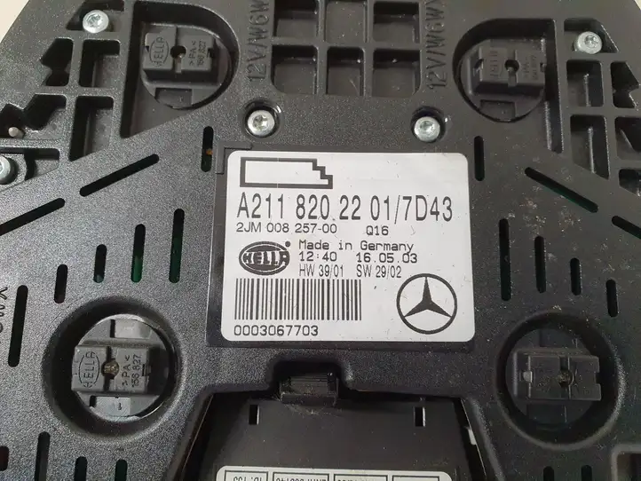 Mercedes-Benz E W211 (2002 - 2009) A2118202201 Задняя подсветка — фото 3
