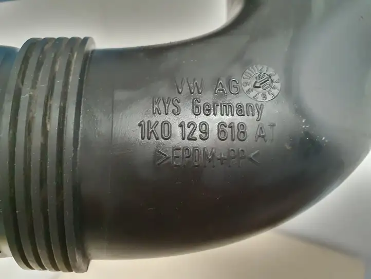 Volkswagen PASSAT B6 (2005 - 2010) 1K0129618AT Детали воздухозаборника — фото 2