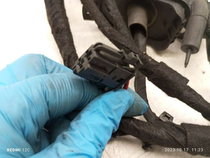 Audi Q3 (2011 - 2014)   Проводка задних дверей