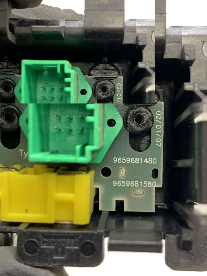 Peugeot 308 (2007 - 2013)  9659681480 Разъем AUX