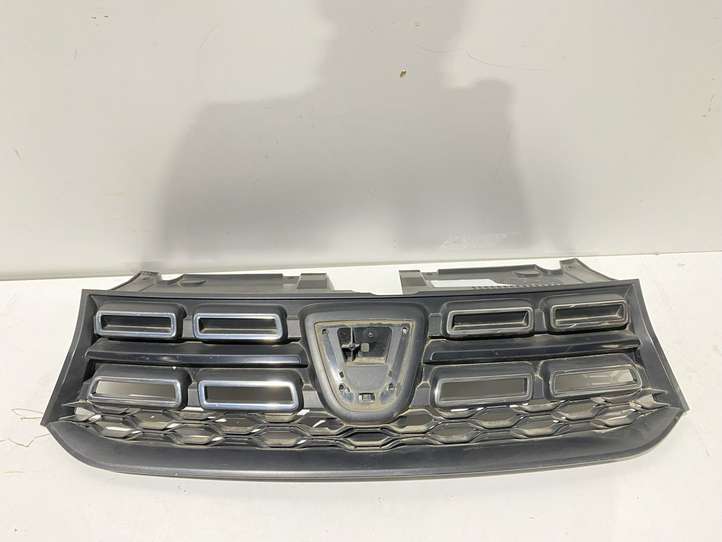 Dacia Logan II (2012 - 2020)  623107554R Верхняя решётка