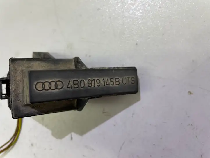 Audi A6 S6 C6 4F (2004 - 2008) 4B0919145B Усилитель антенны — фото 3