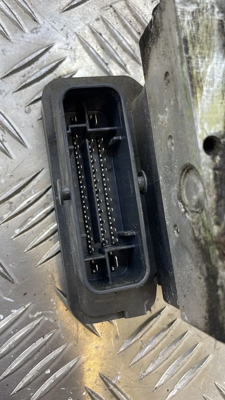 Subaru Forester SJ (2013 - 2018) 2265106452 ABS блок — фото 4
