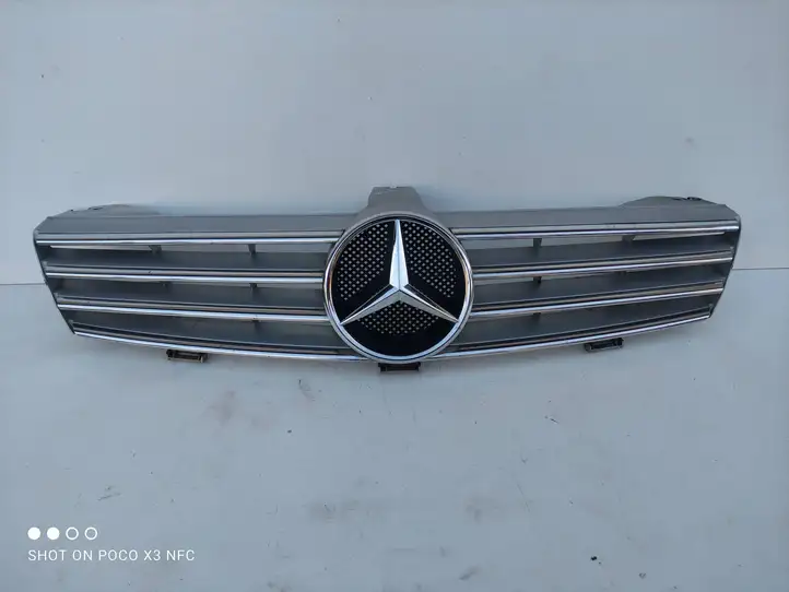 Mercedes-Benz CLS C219 (2003 - 2011) A2198800083 Верхняя решетка радиатора — фото 1