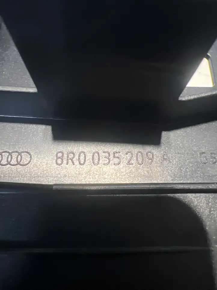 Audi Q5 SQ5 (2008 - 2012) 8R0035209A Кронштейн усилителя звука — фото 3