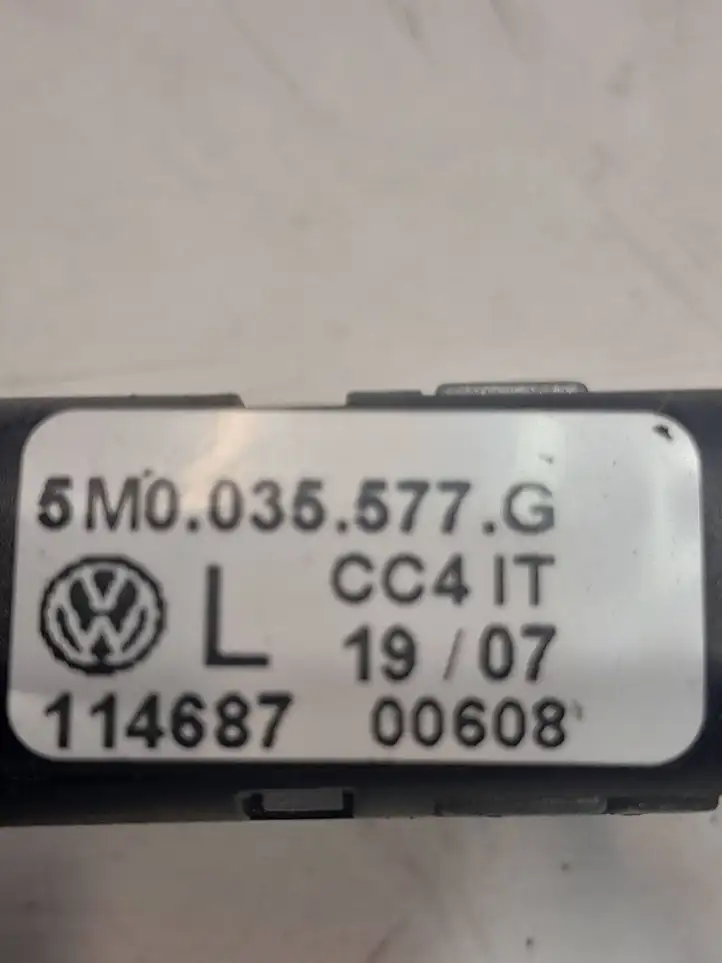 Volkswagen Golf Plus (2004 - 2008) 5M0035577G Усилитель антенны — фото 2