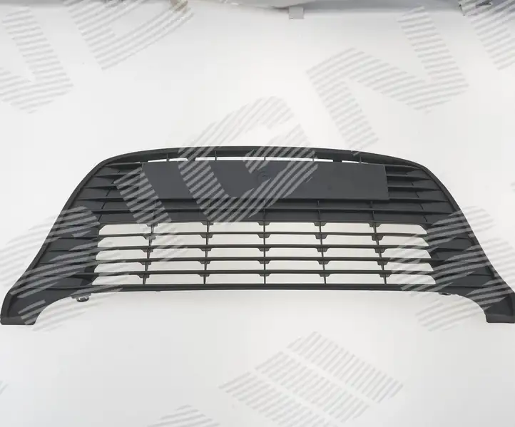 Toyota Yaris (2009 - 2012) Верхняя решетка радиатора — фото 1