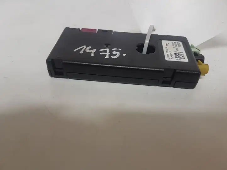 BMW 3 F30 F35 F31 (2012 - 2018)  10859410 Усилитель антенны