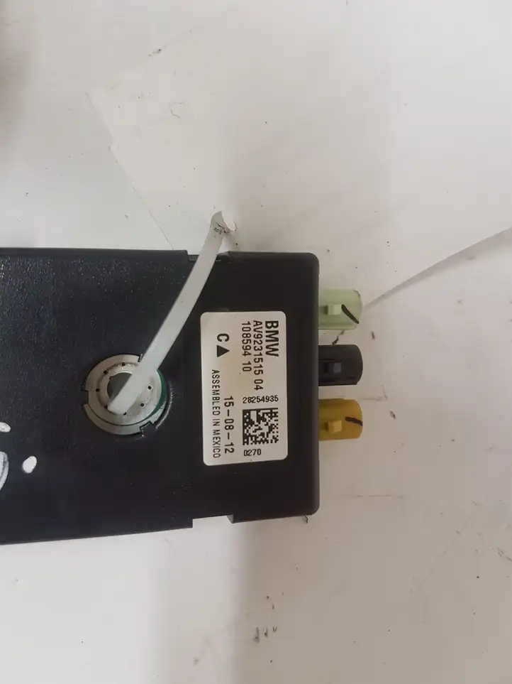 BMW 3 F30 F35 F31 (2012 - 2018)  10859410 Усилитель антенны