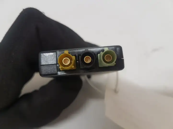 BMW 3 F30 F35 F31 (2012 - 2018)  10859410 Усилитель антенны