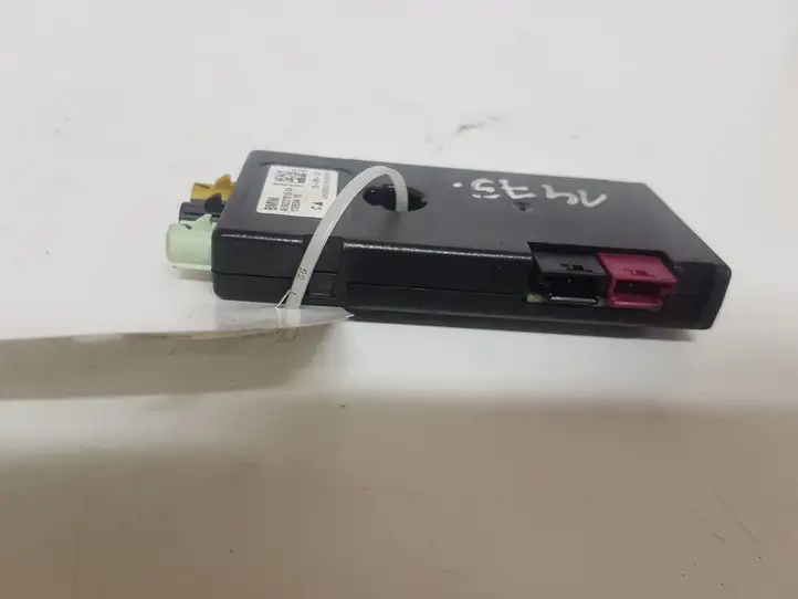 BMW 3 F30 F35 F31 (2012 - 2018)  10859410 Усилитель антенны