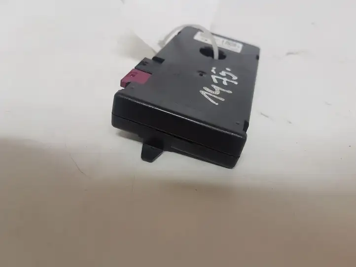 BMW 3 F30 F35 F31 (2012 - 2018)  10859410 Усилитель антенны