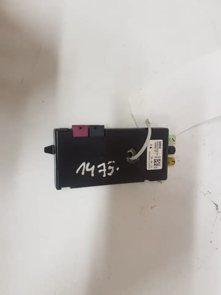 BMW 3 F30 F35 F31 (2012 - 2018)  10859410 Усилитель антенны