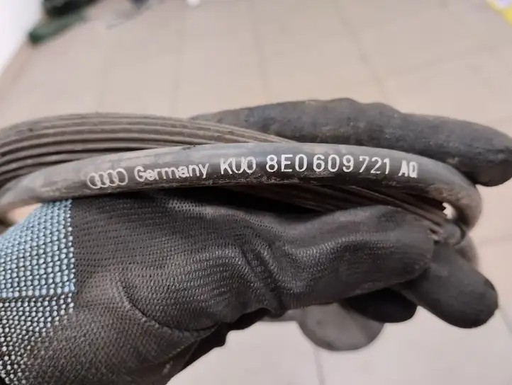 Audi A4 S4 B7 8E 8H (2004 - 2009) 8E0609721AQ Трос ручного тормоза — фото 2