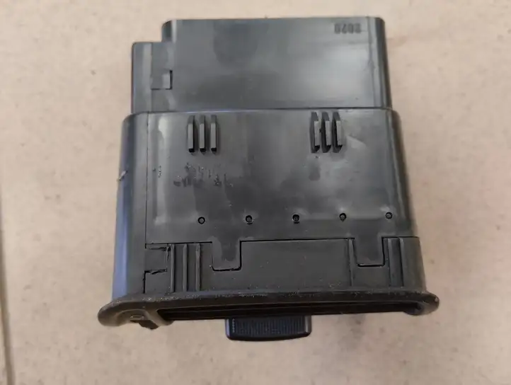 Seat Leon (1M) (1998 - 2006) 8L0820901 Боковой воздушный дефлектор — фото 2