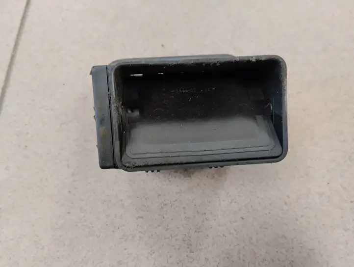 Seat Leon (1M) (1998 - 2006) 8L0820901 Боковой воздушный дефлектор — фото 3