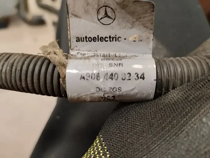 Mercedes-Benz Sprinter W906 (2006 - 2018) A9064408234 Плюсовой провод аккумулятора — фото 2