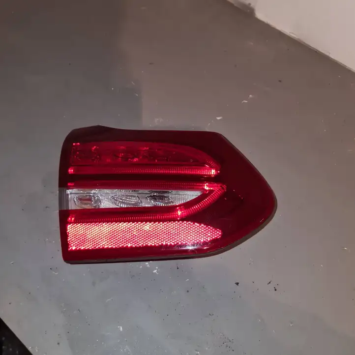 Mercedes-Benz C W205 (2014 - 2021) A2059061503 Задний фонарь в крышке багажника — фото 4