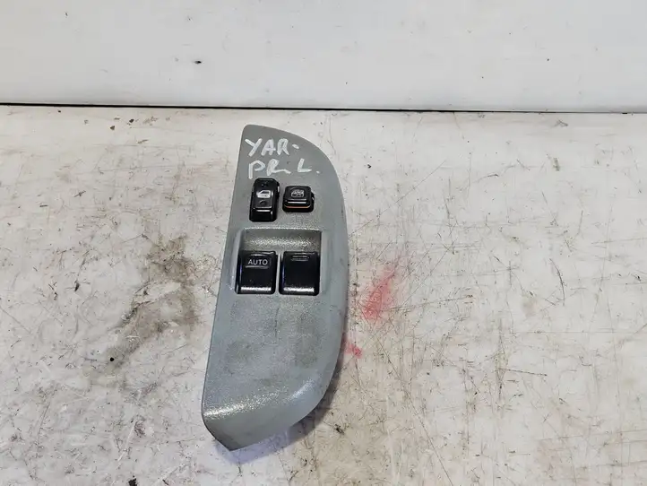Toyota Yaris (1999 - 2003) 8482016100 Блок кнопок стеклоподъемников — фото 1