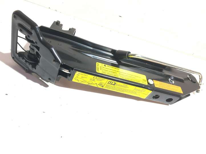 Audi Q5 (2008 - 2012)  8R0011031C Домкрат (данкрат)