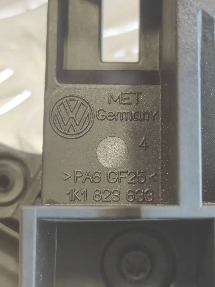 Volkswagen PASSAT B6 (2005 - 2010) 1K1823633 Ручка открытия капота — фото 3