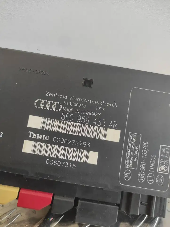 Audi A4 S4 B6 8E 8H (2000 - 2006) 8E0959433AR Модуль комфорта — фото 4