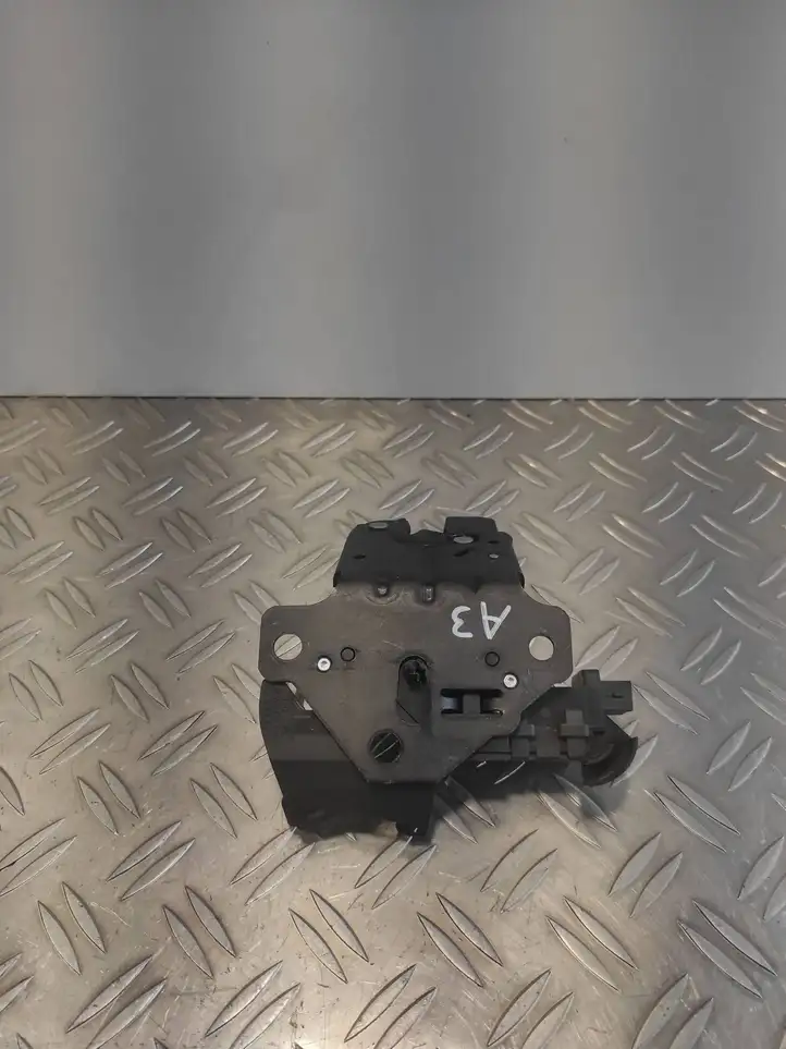 Audi A3/S3 8P (2004 - 2008) 8P4827505B Замок крышки багажника — фото 2