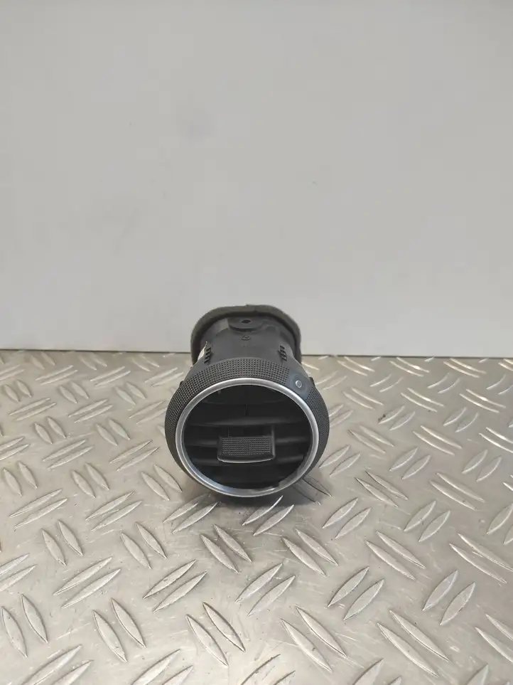Audi A3/S3 8P (2004 - 2008) 8P0820901D Боковой воздушный дефлектор — фото 1