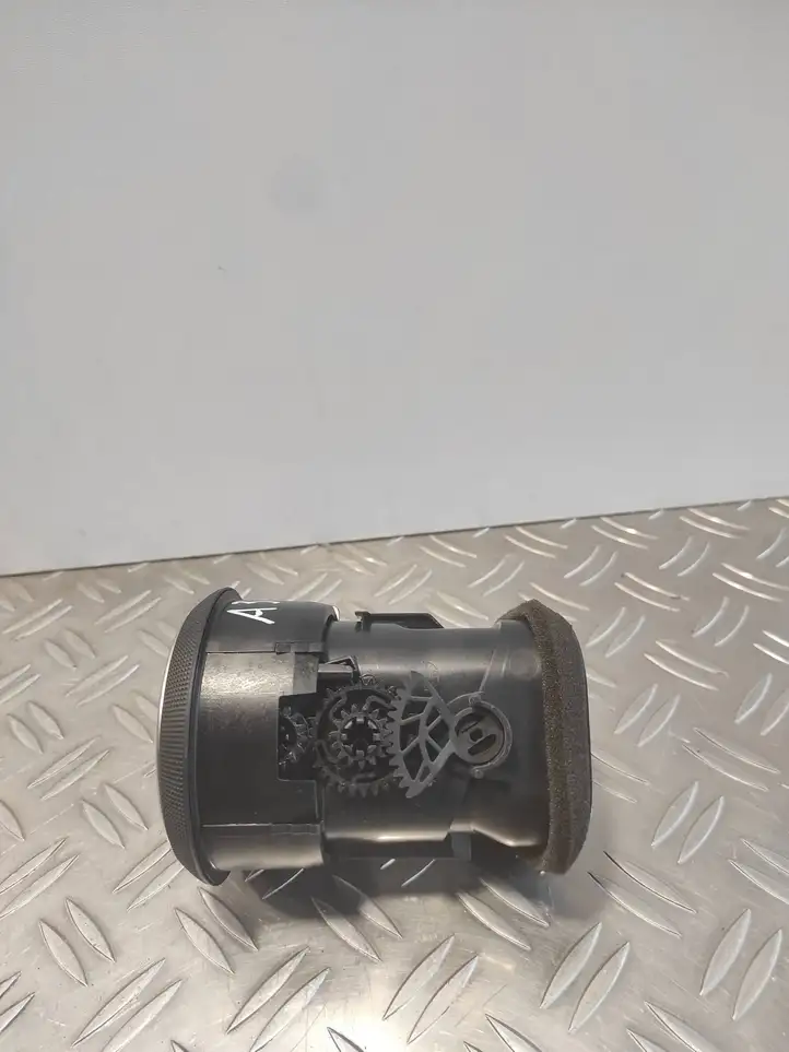 Audi A3/S3 8P (2004 - 2008) 8P0820901D Боковой воздушный дефлектор — фото 3