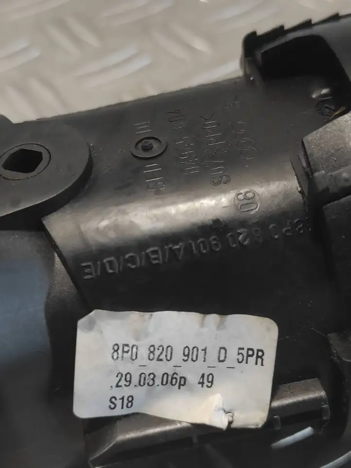Audi A3/S3 8P (2004 - 2008) 8P0820901D Боковой воздушный дефлектор — фото 4