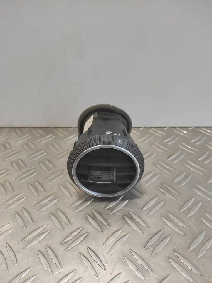 Audi A3/S3 8P (2004 - 2008) 8P0820901D Боковой воздушный дефлектор — фото 1