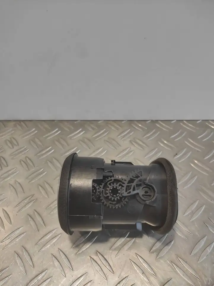 Audi A3/S3 8P (2004 - 2008) 8P0820901D Боковой воздушный дефлектор — фото 3