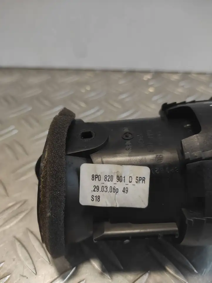 Audi A3/S3 8P (2004 - 2008) 8P0820901D Боковой воздушный дефлектор — фото 4