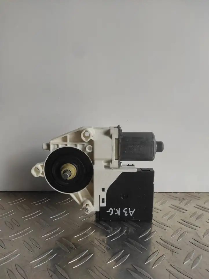 Audi A3/S3 8P (2004 - 2008) 8P4959801D Стеклоподъемник задней двери — фото 1