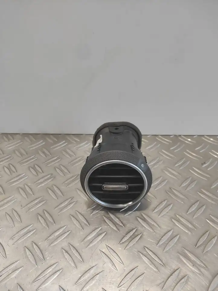 Audi A3/S3 8P (2004 - 2008) 8P0820901D Боковой воздушный дефлектор — фото 1